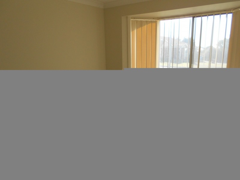 4 Paldi Crescent, Glenfield Park NSW 2650