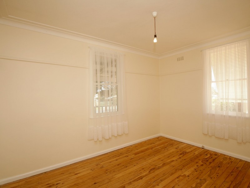 15 Macquarie Street, Mount Austin NSW 2650