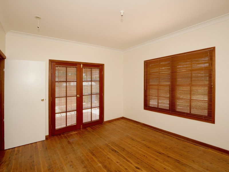 15 Macquarie Street, Mount Austin NSW 2650