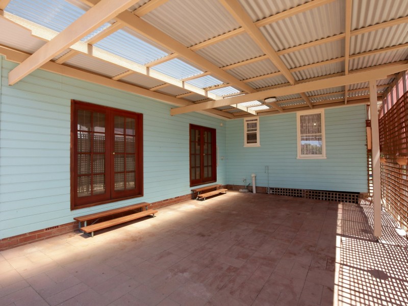 15 Macquarie Street, Mount Austin NSW 2650