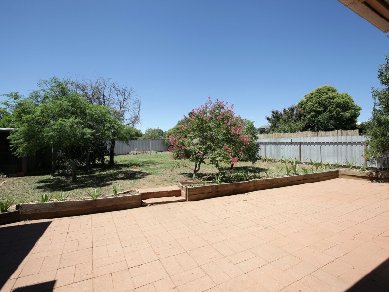 15 Macquarie Street, Mount Austin NSW 2650