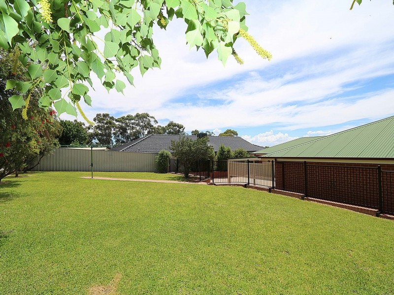 3 Nathan Place, Kooringal NSW 2650
