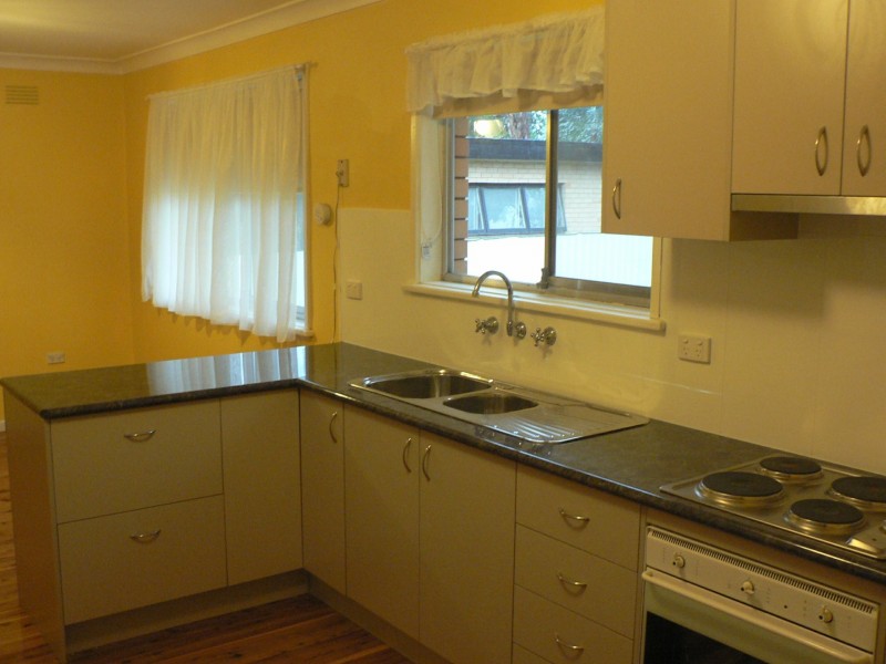 11 Weedon Crescent, Tolland NSW 2650