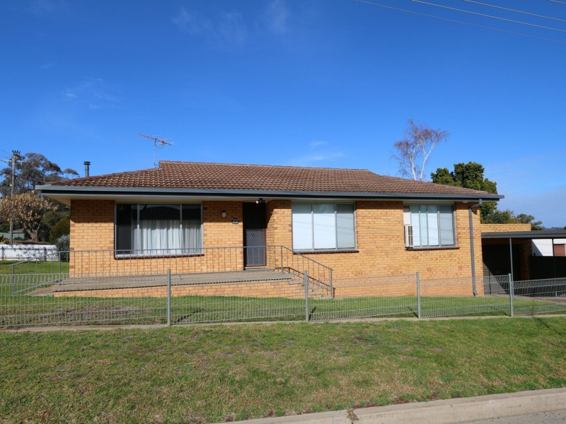 60 Mimosa Drive, Mount Austin NSW 2650