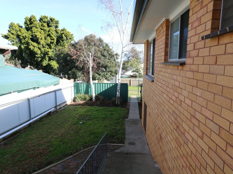60 Mimosa Drive, Mount Austin NSW 2650