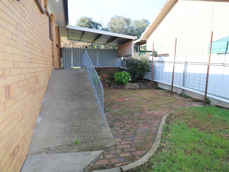 60 Mimosa Drive, Mount Austin NSW 2650