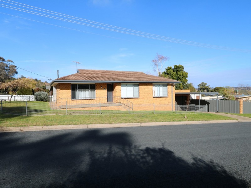 60 Mimosa Drive, Mount Austin NSW 2650