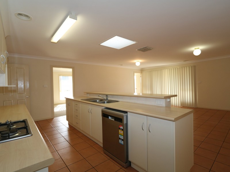 45 Tamar Drive, Tatton NSW 2650