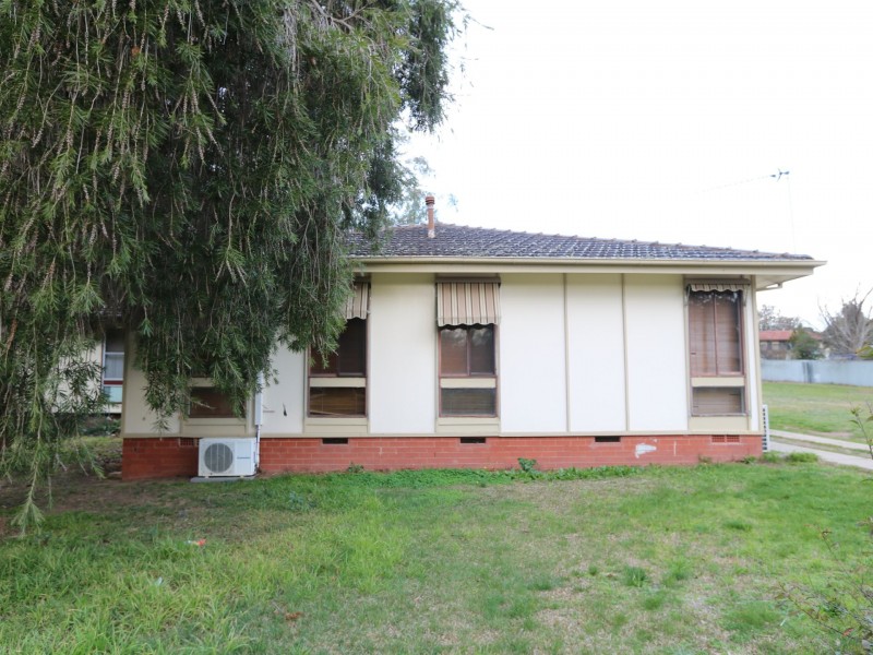11 Adams Street, Ashmont NSW 2650