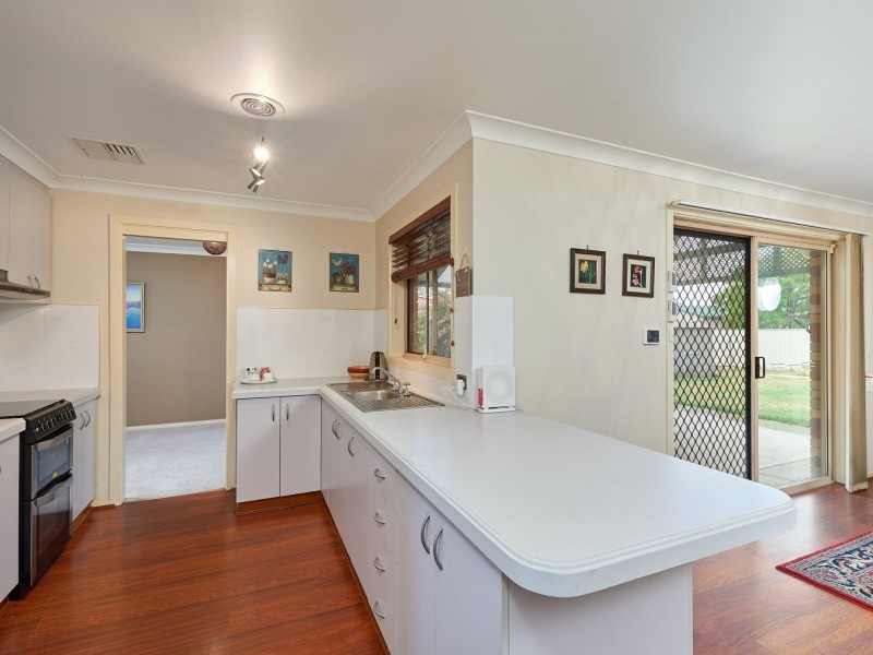 7 Elanora Place, Glenfield Park NSW 2650