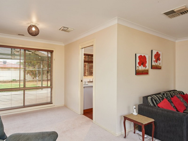 7 Elanora Place, Glenfield Park NSW 2650