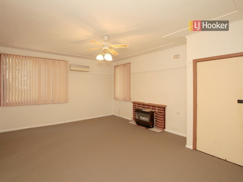 3 Phillip Avenue, Mount Austin NSW 2650
