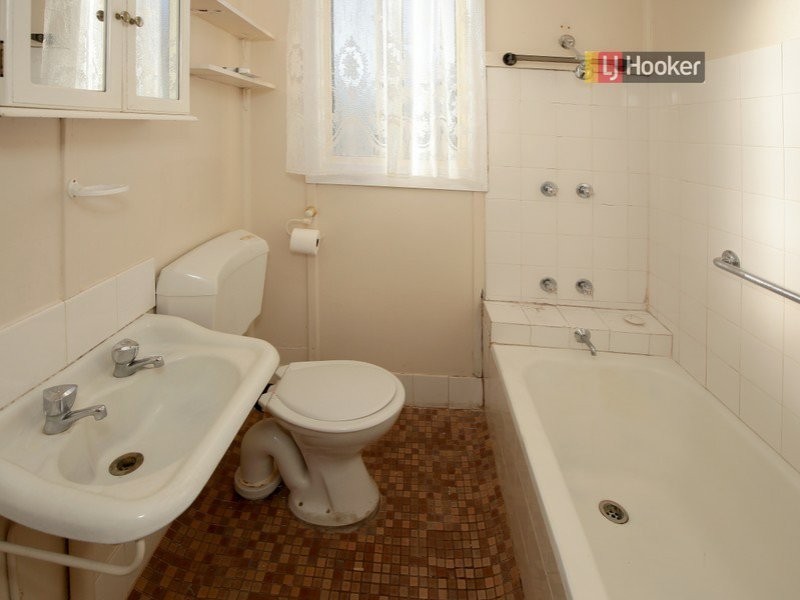 3 Phillip Avenue, Mount Austin NSW 2650
