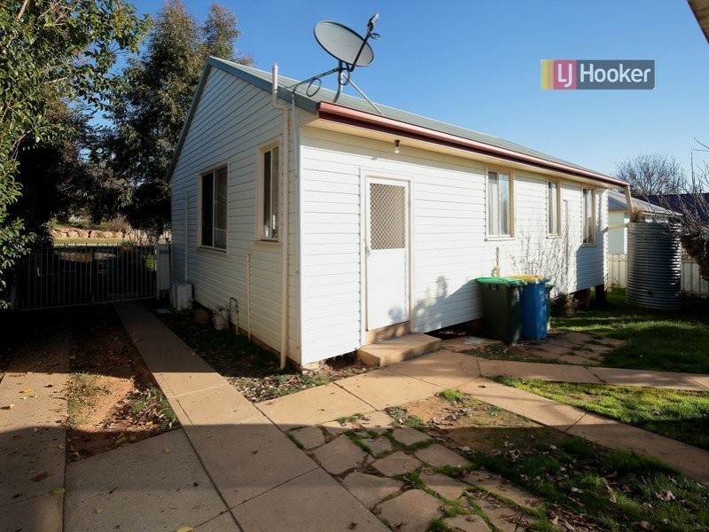 3 Phillip Avenue, Mount Austin NSW 2650