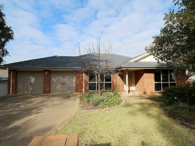 20 Henwood Avenue, Kooringal NSW 2650