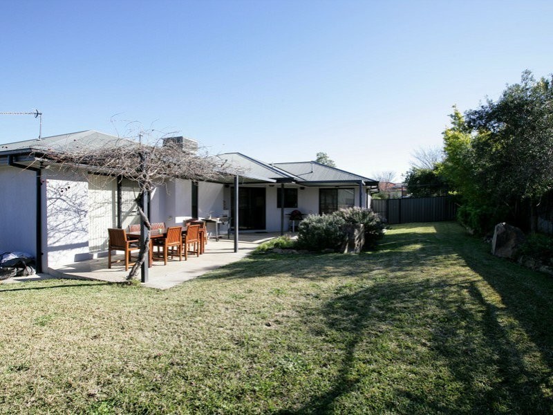 6 Skiff Place, Estella NSW 2650