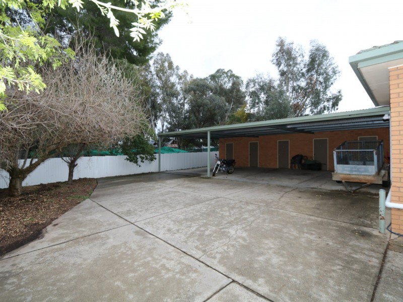 Unit 3 3 Banner Street Forest Hill Nsw 2651 Lj Hooker Wagga