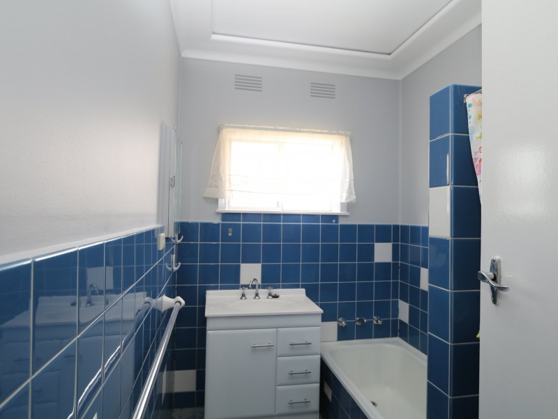 15 Anne Street, Tolland NSW 2650