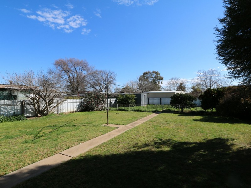 15 Anne Street, Tolland NSW 2650