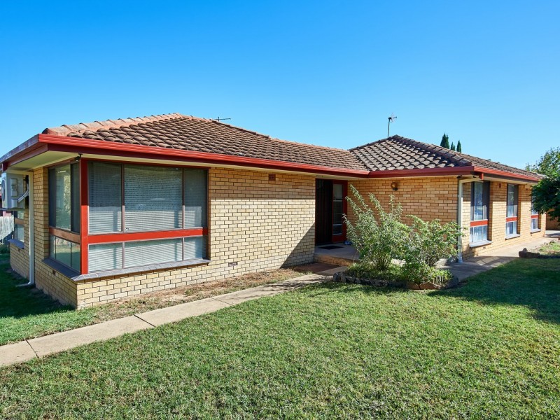 1 Coyne Street, Mount Austin NSW 2650