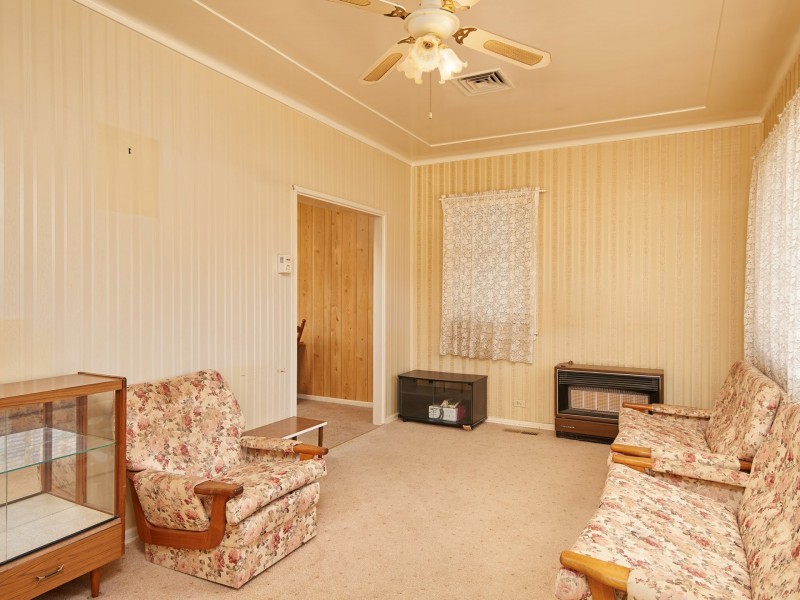 14 Gowrie Parade, Mount Austin NSW 2650