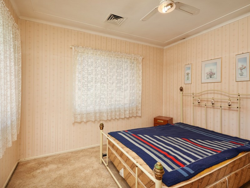 14 Gowrie Parade, Mount Austin NSW 2650