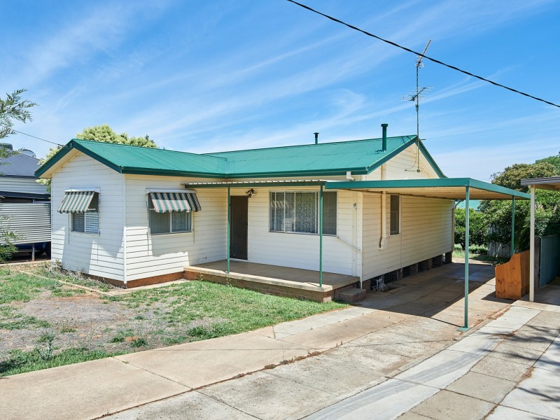 14 Gowrie Parade, Mount Austin NSW 2650