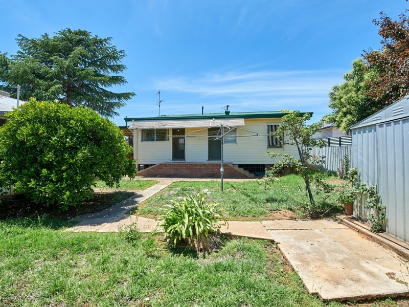 14 Gowrie Parade, Mount Austin NSW 2650