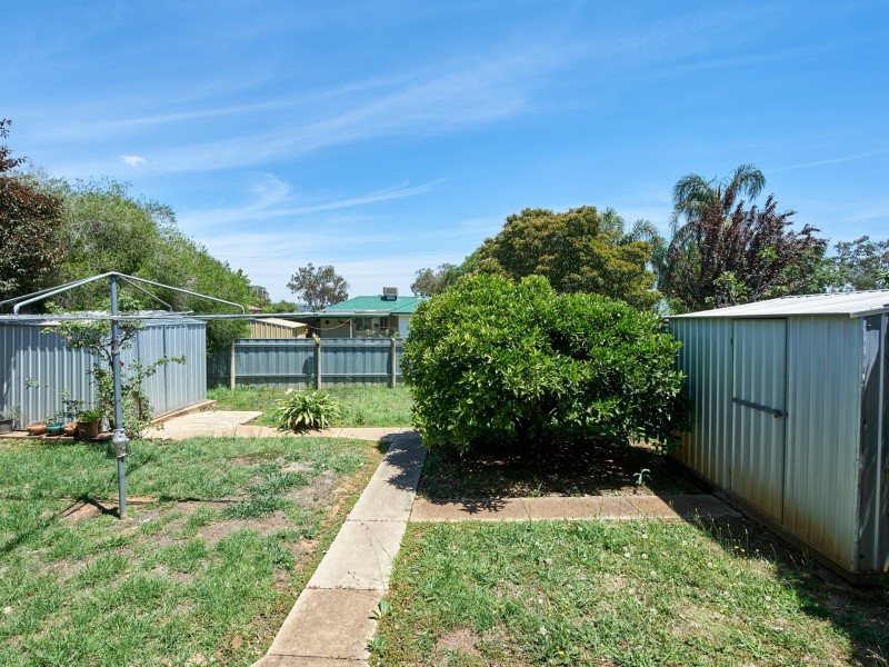 14 Gowrie Parade, Mount Austin NSW 2650