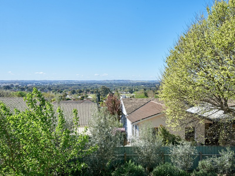 9 Bellevue Parade, Kooringal NSW 2650