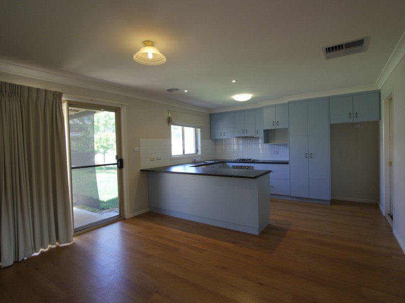 2 Kolor Place, Bourkelands NSW 2650