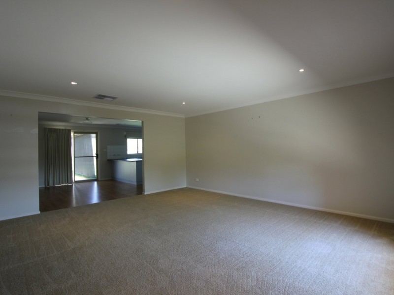 2 Kolor Place, Bourkelands NSW 2650