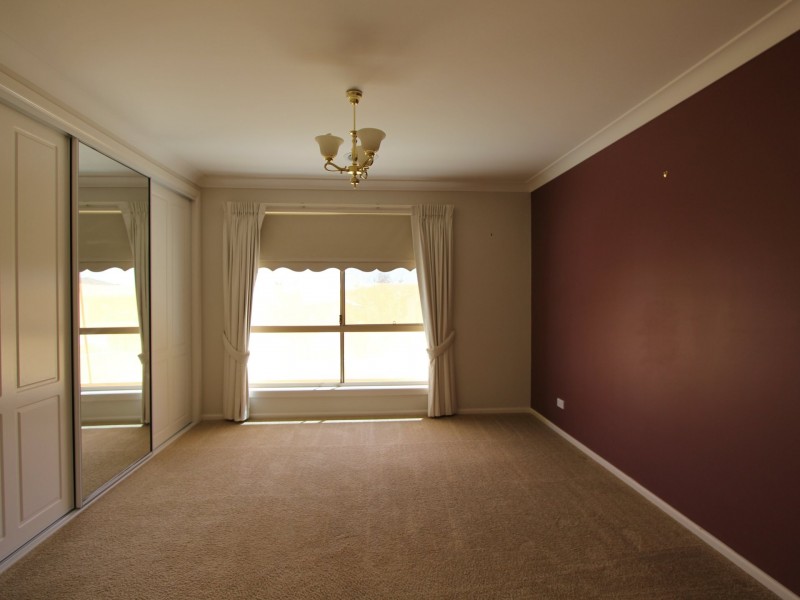 2 Kolor Place, Bourkelands NSW 2650