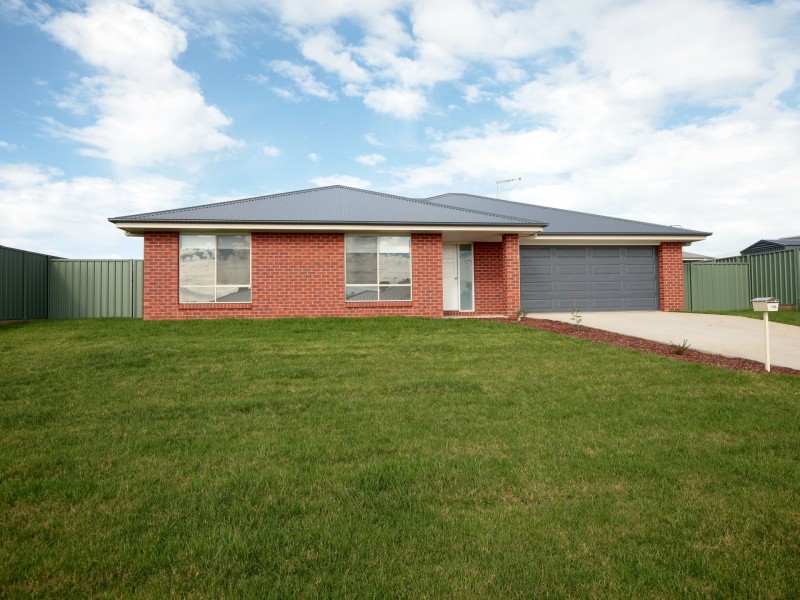 15 Paperbark Drive, Forest Hill NSW 2651