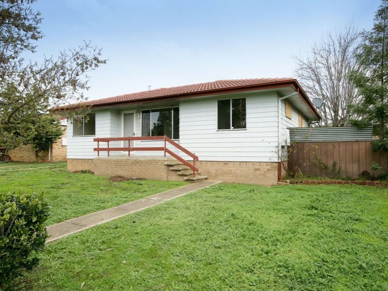 137 Raye Street, Tolland NSW 2650