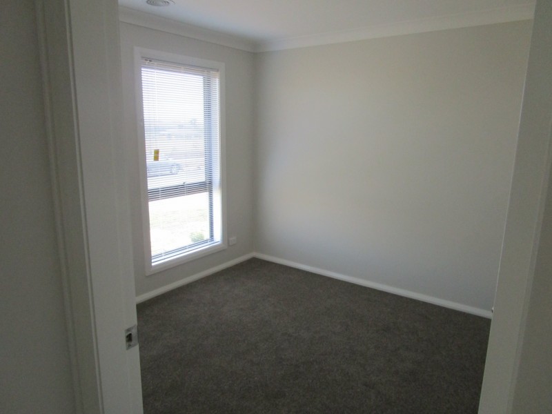 2/12 Paradise Drive, Gobbagombalin NSW 2650