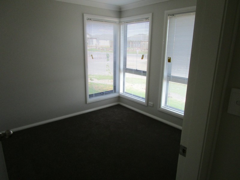 2/12 Paradise Drive, Gobbagombalin NSW 2650