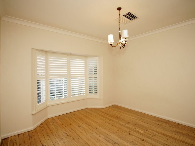 14 Wilks Avenue, Kooringal NSW 2650