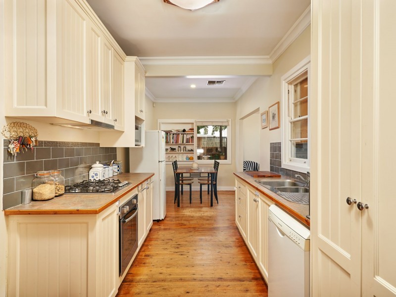 29 Mair Street, Turvey Park NSW 2650