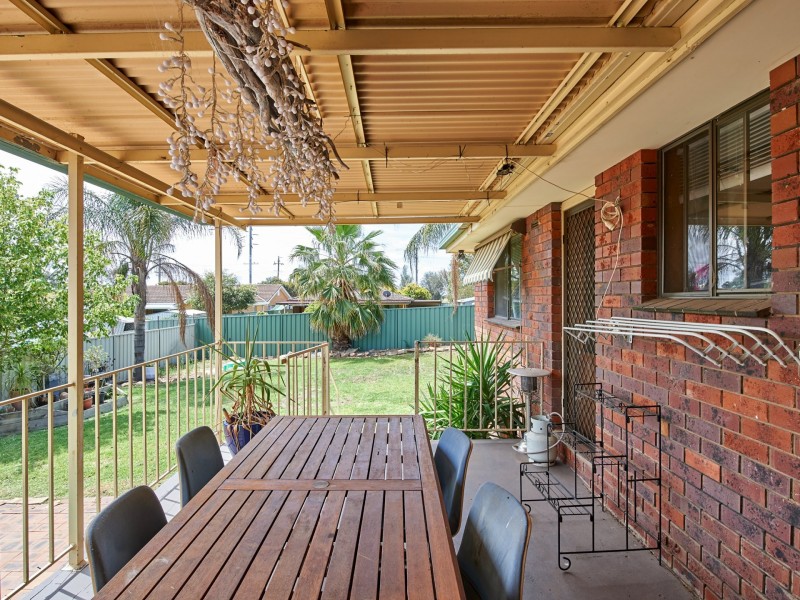 3 Finch Place, Mount Austin NSW 2650