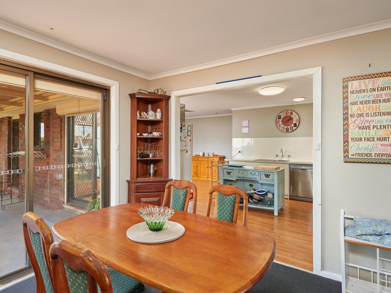 3 Finch Place, Mount Austin NSW 2650