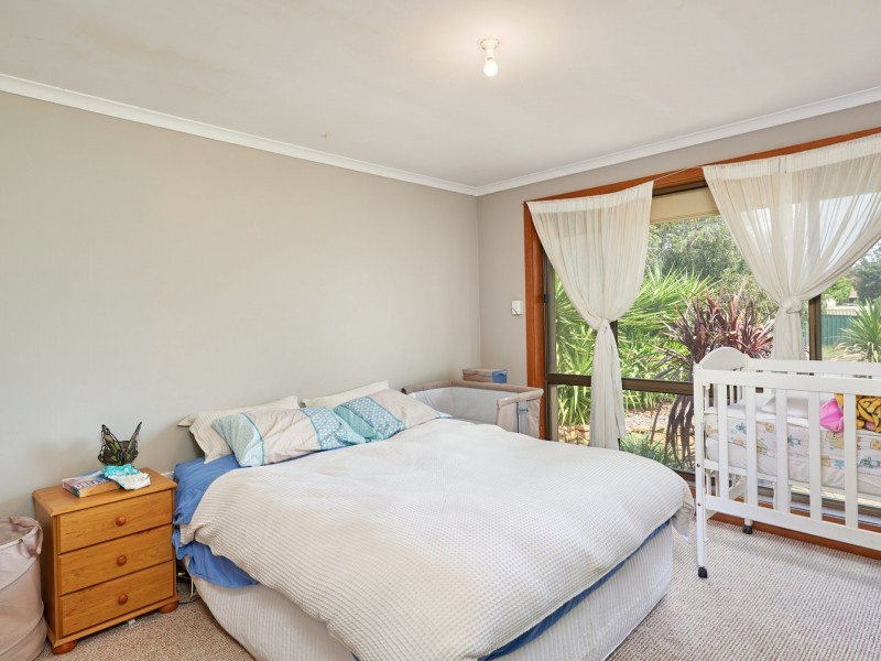 3 Finch Place, Mount Austin NSW 2650