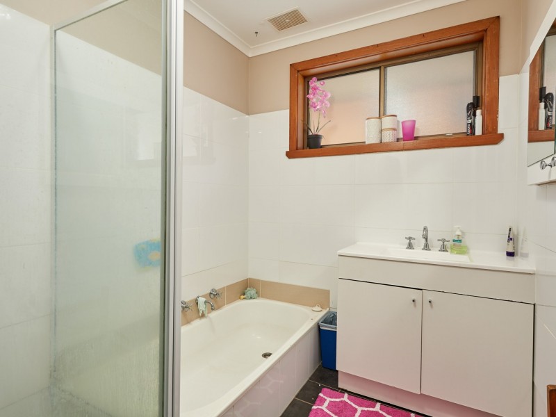 3 Finch Place, Mount Austin NSW 2650