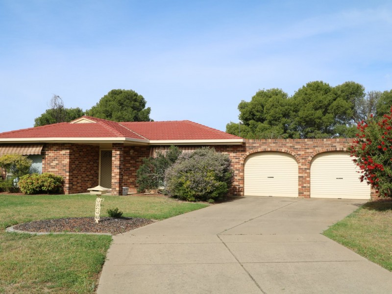 51 Nardoo Street, Glenfield Park NSW 2650