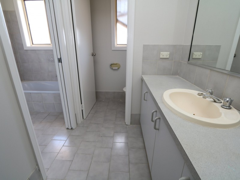 51 Nardoo Street, Glenfield Park NSW 2650