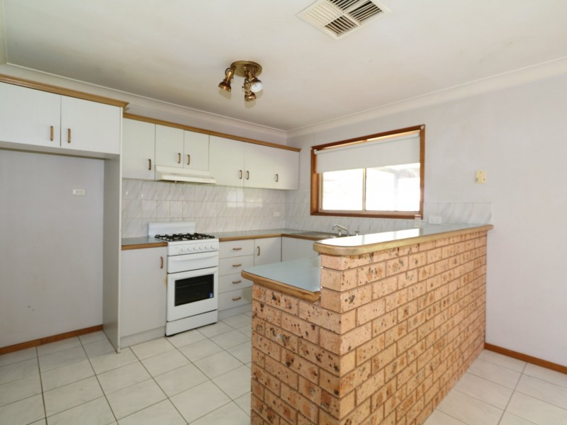14 Bocquet Street, Lake Albert NSW 2650