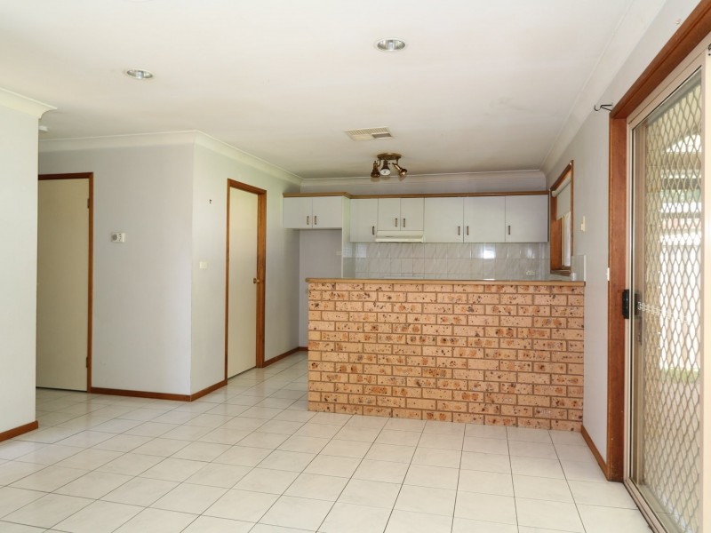 14 Bocquet Street, Lake Albert NSW 2650