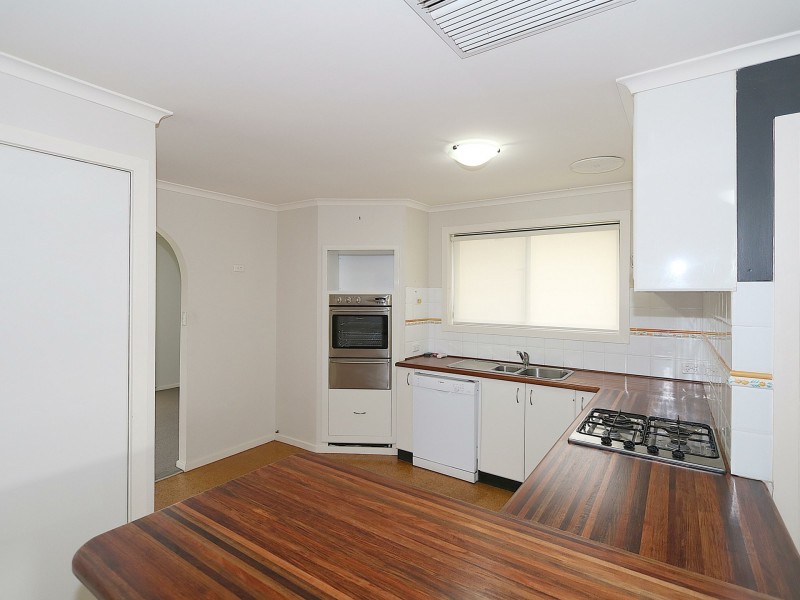 12 Eastlake Drive, Lake Albert NSW 2650