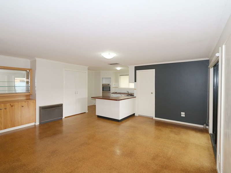 12 Eastlake Drive, Lake Albert NSW 2650