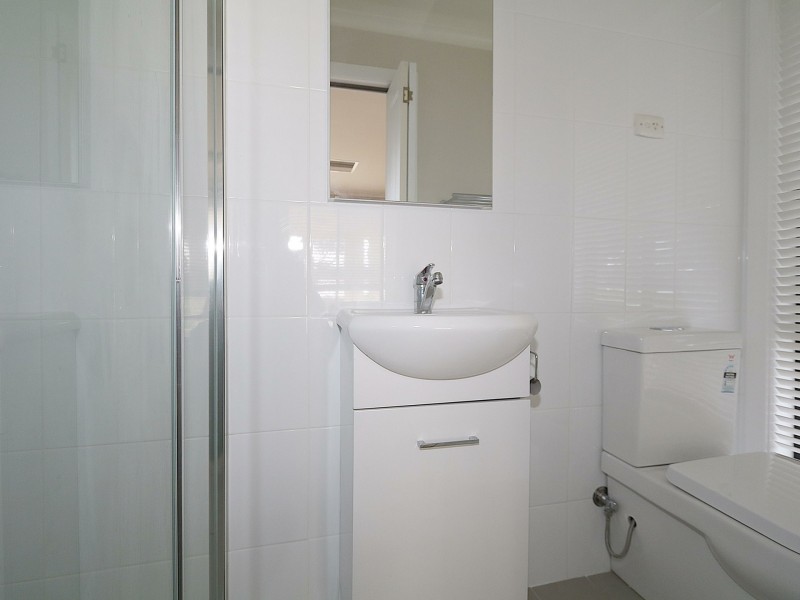12 Eastlake Drive, Lake Albert NSW 2650